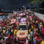 Jerônimo transforma caminhada em Feira de Santana em demonstração de força do interior