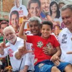 Em caminhada no Subúrbio, Rui comemora 10 milhões de empregos formais no Brasil e diz que Salvador “está ficando para trás”