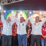 Wagner diz que diferença entre Lula e Flávio Bolsonaro é ‘da água para o vinho’ e pede mobilização na reta final