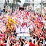 Jerônimo faz caminhada histórica e reúne 30 mil pessoas em Vitória da Conquista na reta final da campanha