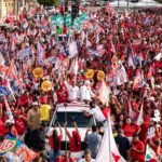 Jerônimo une Esplanada e demonstra força ao comandar carreata com prefeito e ex-prefeito