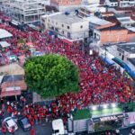 Multidão toma praça em comício de Jerônimo em Presidente Tancredo Neves