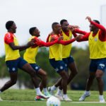 Em clima de união, Bahia encerra preparação e embarca para enfrentar o Athletico