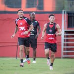 Vitória finaliza preparação e embarca para duelo contra o Mirassol