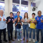 Bruno Reis vota em Salvador e demonstra confiança na vitória de ACM Neto e aliados