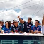 ACM Neto faz carreata em Feira de Santana e encerra campanha com ato de grande mobilização
