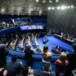 Senado vota PEC pelo fim da escala 6×1