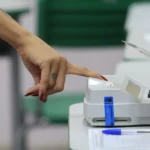 Ministros do TSE se reúnem a portas fechadas após decisão de Zanin