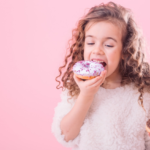 Entre doces e sorrisos: Dia das Crianças acende alerta para cuidados com a saúde bucal